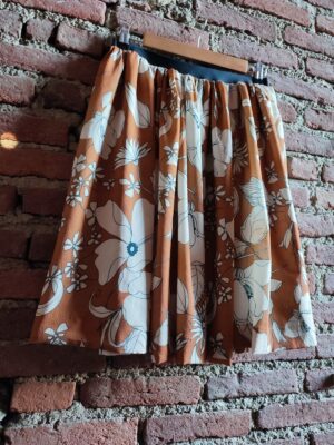 floreal skirt on viscose fabric